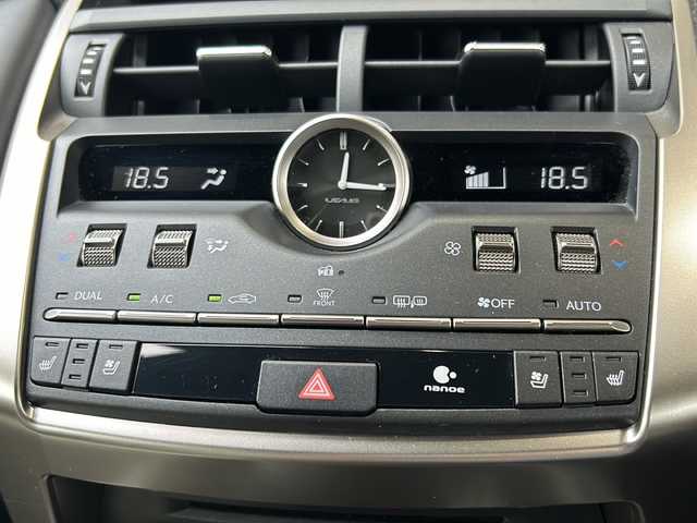 レクサス ＮＸ 300 Fスポーツ 静岡県 2019(令1)年 3.3万km ソニックチタニウム 純正ナビ/・AM/・FM/・CD/DVD/・サウンドライブラリ/・SD/・USB/・Bluetooth/・Miracast/・AUX/・フルセグTV/主要装備/・ETＣ２．０/・追従機能付クルコン/・ドライブレコーダー/・全方位カメラ/・運転席＋助手席パワーシート/・運転席+助手席シートヒーター＆ベンチレーション/・ヘッドアップディスプレイ/・パワーバックドア/・ハンドルヒーター/・ＢＳＭ/・オートハイビーム/・サイドカーテンエアバッグ/・電動チルト＆テレスコピックステアリング/・衝突被害軽減システム