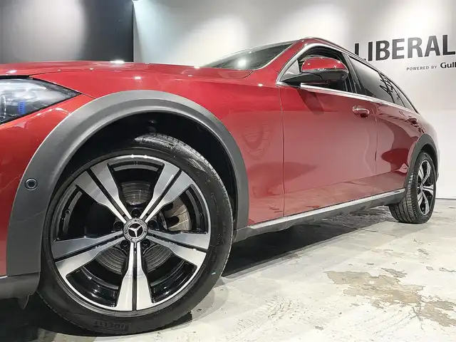 メルセデス・ベンツ Ｃ２２０ｄ 4マチック オールテレイン 道央・札幌 2022(令4)年 1.8万km ヒヤシンスレッド レザーエクスクルーシブパッケージ/・パノラミックスライディングルーフ/・本革シート/アバンギャルドラインエクステリア/アバンギャルドラインインテリア/レーダーセーフティパッケージ/・アクティブディスタンスアシストディストロニック/・アクティブステアリングアシスト/・アクティブレーンキーピングアシスト/・PRE-SAFEインパルスサイド/360°カメラシステム/アクティブパーキングアシスト/DIGITALライト(ウルトラハイビーム付)/アダプティブハイビームアシストプラス/トラフィックサインアシスト/本革巻ステアリング/アンビエントライトプレミアム/EASY-PACK自動開閉テールゲート/メモリー付パワーシート(D/N)/電動ランバーサポート(D/N)/シートヒーター(D/N)/ヘッドアップディスプレイ/ワイヤレスチャージング/TVチューナー/AppleCarPlay/AndroidAuto/純正ドライブレコーダー