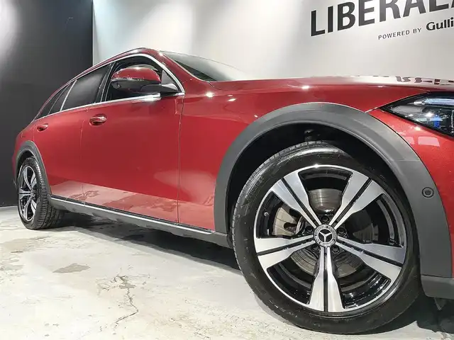 メルセデス・ベンツ Ｃ２２０ｄ 4マチック オールテレイン 道央・札幌 2022(令4)年 1.8万km ヒヤシンスレッド レザーエクスクルーシブパッケージ/・パノラミックスライディングルーフ/・本革シート/アバンギャルドラインエクステリア/アバンギャルドラインインテリア/レーダーセーフティパッケージ/・アクティブディスタンスアシストディストロニック/・アクティブステアリングアシスト/・アクティブレーンキーピングアシスト/・PRE-SAFEインパルスサイド/360°カメラシステム/アクティブパーキングアシスト/DIGITALライト(ウルトラハイビーム付)/アダプティブハイビームアシストプラス/トラフィックサインアシスト/本革巻ステアリング/アンビエントライトプレミアム/EASY-PACK自動開閉テールゲート/メモリー付パワーシート(D/N)/電動ランバーサポート(D/N)/シートヒーター(D/N)/ヘッドアップディスプレイ/ワイヤレスチャージング/TVチューナー/AppleCarPlay/AndroidAuto/純正ドライブレコーダー