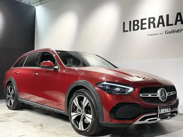 メルセデス・ベンツ Ｃ２２０ｄ 4マチック オールテレイン 道央・札幌 2022(令4)年 1.8万km ヒヤシンスレッド レザーエクスクルーシブパッケージ/・パノラミックスライディングルーフ/・本革シート/アバンギャルドラインエクステリア/アバンギャルドラインインテリア/レーダーセーフティパッケージ/・アクティブディスタンスアシストディストロニック/・アクティブステアリングアシスト/・アクティブレーンキーピングアシスト/・PRE-SAFEインパルスサイド/360°カメラシステム/アクティブパーキングアシスト/DIGITALライト(ウルトラハイビーム付)/アダプティブハイビームアシストプラス/トラフィックサインアシスト/本革巻ステアリング/アンビエントライトプレミアム/EASY-PACK自動開閉テールゲート/メモリー付パワーシート(D/N)/電動ランバーサポート(D/N)/シートヒーター(D/N)/ヘッドアップディスプレイ/ワイヤレスチャージング/TVチューナー/AppleCarPlay/AndroidAuto/純正ドライブレコーダー