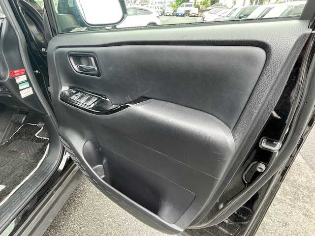 トヨタ ヴォクシー ZS 煌Ⅲ 静岡県 2020(令2)年 3.7万km ブラック ●社外ナビ/(ワンセグ/CD/DVD/HDMI/USB/Bluetooth)/●バックカメラ/●レーダークルーズコントロール/●衝突被害軽減システム/●レーンキープアシスト/●前後コーナーセンサー/●LEDライト＆フォグランプ/●オートライト/●オートマチックハイビーム/●革巻きステアリング/●ステアリングスイッチ/●ETC/●フリップダウンモニター/●前後ドライブレコーダー/●純正16インチアルミホイール/●両側パワースライド/●電動格納ウィンカーミラー/●ドアバイザー/●WSRS＋ABS/●保証書/●取扱説明書