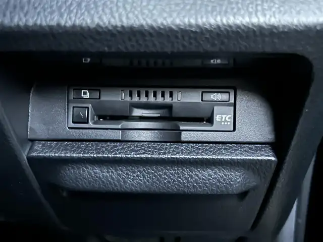 トヨタ ヴォクシー ZS 煌Ⅲ 福岡県 2020(令2)年 3.7万km ブラック 社外SDナビ(ワンセグ/CD/DVD/HDMI/USB/Bluetooth) バックカメラ クルーズコントロール プリクラッシュセーフティ レーンキープアシスト 前後クリアランスソナー LEDヘッドライト＆フォグランプ オートライト オートマチックハイビーム ETC フリップダウンモニター 前後ドライブレコーダー 純正16インチアルミホイール 両側パワースライド