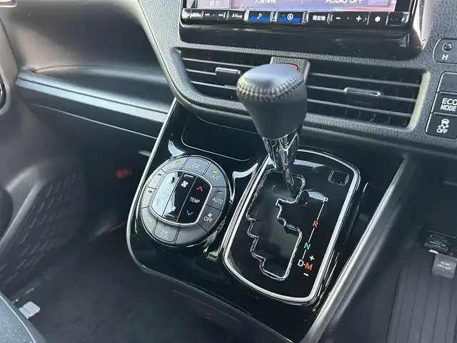 トヨタ ヴォクシー ZS 煌Ⅲ 福岡県 2020(令2)年 3.7万km ブラック 社外SDナビ(ワンセグ/CD/DVD/HDMI/USB/Bluetooth) バックカメラ クルーズコントロール プリクラッシュセーフティ レーンキープアシスト 前後クリアランスソナー LEDヘッドライト＆フォグランプ オートライト オートマチックハイビーム ETC フリップダウンモニター 前後ドライブレコーダー 純正16インチアルミホイール 両側パワースライド