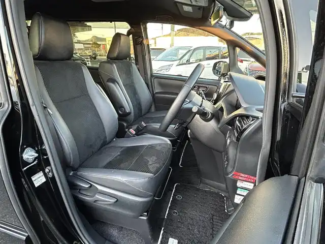 トヨタ ヴォクシー ZS 煌Ⅲ 福岡県 2020(令2)年 3.7万km ブラック 社外SDナビ(ワンセグ/CD/DVD/HDMI/USB/Bluetooth) バックカメラ クルーズコントロール プリクラッシュセーフティ レーンキープアシスト 前後クリアランスソナー LEDヘッドライト＆フォグランプ オートライト オートマチックハイビーム ETC フリップダウンモニター 前後ドライブレコーダー 純正16インチアルミホイール 両側パワースライド