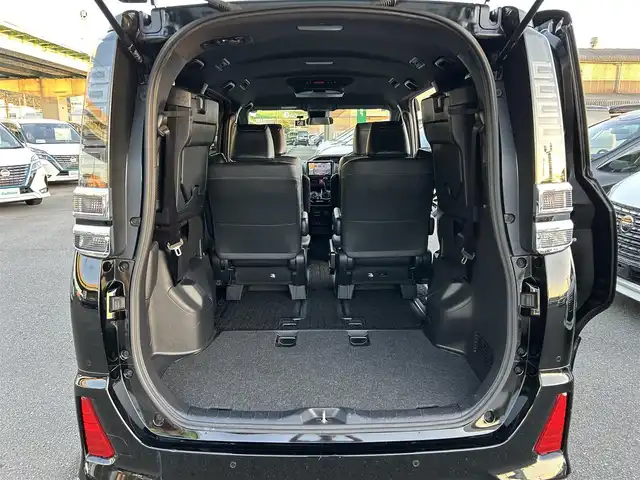 トヨタ ヴォクシー ZS 煌Ⅲ 福岡県 2020(令2)年 3.7万km ブラック 社外SDナビ(ワンセグ/CD/DVD/HDMI/USB/Bluetooth) バックカメラ クルーズコントロール プリクラッシュセーフティ レーンキープアシスト 前後クリアランスソナー LEDヘッドライト＆フォグランプ オートライト オートマチックハイビーム ETC フリップダウンモニター 前後ドライブレコーダー 純正16インチアルミホイール 両側パワースライド