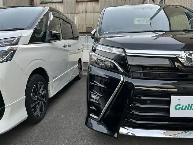 トヨタ ヴォクシー ZS 煌Ⅲ 福岡県 2020(令2)年 3.7万km ブラック 社外SDナビ(ワンセグ/CD/DVD/HDMI/USB/Bluetooth) バックカメラ クルーズコントロール プリクラッシュセーフティ レーンキープアシスト 前後クリアランスソナー LEDヘッドライト＆フォグランプ オートライト オートマチックハイビーム ETC フリップダウンモニター 前後ドライブレコーダー 純正16インチアルミホイール 両側パワースライド