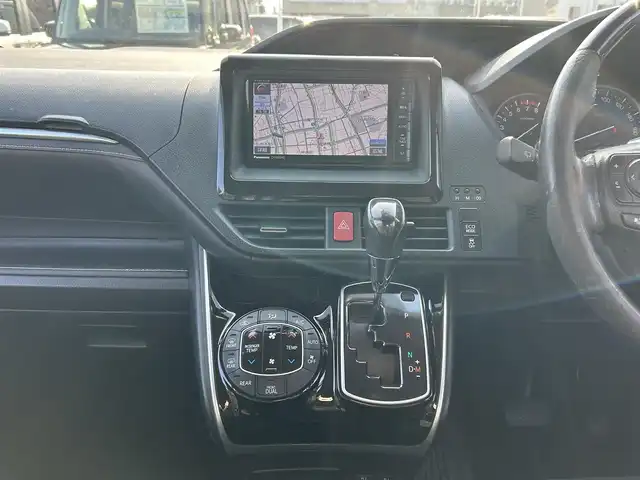 トヨタ エスクァイア Gi 島根県 2015(平27)年 10.3万km スパークリングブラックパールクリスタルシャイン 社外ナビ　/ワンセグＴＶ　/ＤＶＤ再生　/Ｂｌｕｅｔｏｏｔｈオーディオ　/バックカメラ　/ＥＴＣ　/両側パワースライドドア　/横滑り防止装置　/クルーズコントロール /前席シートヒーター /リアサーキュレーター /アイドリングストップ/純正LEDヘッドライト /純正フロアマット /ISOFIX