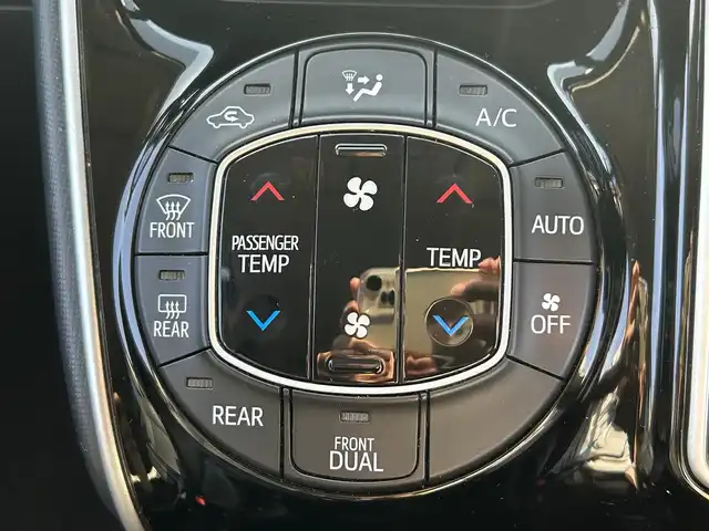 トヨタ エスクァイア Gi 島根県 2015(平27)年 10.3万km スパークリングブラックパールクリスタルシャイン 社外ナビ　/ワンセグＴＶ　/ＤＶＤ再生　/Ｂｌｕｅｔｏｏｔｈオーディオ　/バックカメラ　/ＥＴＣ　/両側パワースライドドア　/横滑り防止装置　/クルーズコントロール /前席シートヒーター /リアサーキュレーター /アイドリングストップ/純正LEDヘッドライト /純正フロアマット /ISOFIX