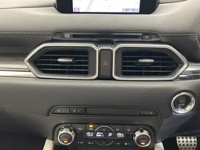マツダ ＣＸ－５ 25S Lパッケージ 愛媛県 2018(平30)年 4.8万km スノーフレイクホワイトパールマイカ ・ナビ（フルセグＴＶ・ＢＴ・ＡＵＸ・ＦＭ・ＡＭ・ＵＳＢ・ＣＤ・ＤＶＤ）/・全方位カメラ　/・ＥＴＣ　/・前方ドラレコ　/・パワーバックドア　/・レーダークルーズコントロール　/・衝突軽減ブレーキ　/・レーンキープアシスト/・ステアリングヒーター/・DN席シートヒーター/・DN席パワーシート