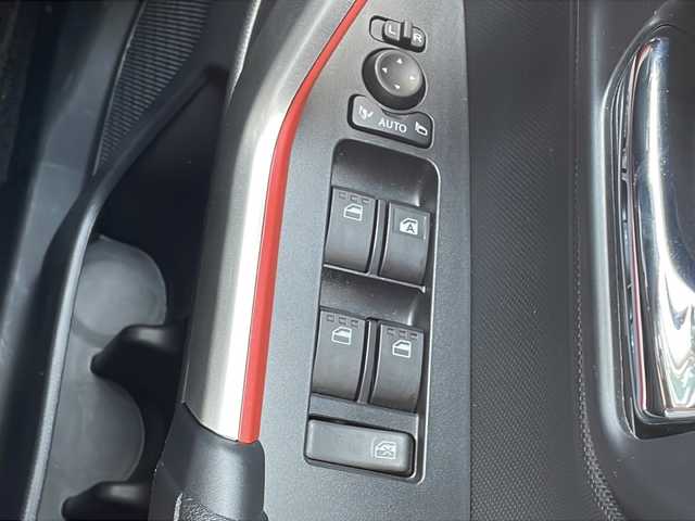 トヨタ ライズ G 福岡県 2023(令5)年 1.7万km シャイニングホワイトパール ワンオーナー/純正ナビ（Bluetooth・フルセグTV）/社外カメラ（バック）/USB入力端子/コーナーセンサー（前後）/エアバッグ（運転席・助手席・サイド）/MTモード付AT/純正フロアマット/布系シート/純正アルミホイール/アイドリングストップ/ABS/横滑り防止装置/衝突軽減システム/盗難防止装置/LEDオートライト/プッシュスタート/パワーウィンドウ/スペアキー/スマートキー/保証書/取扱説明書