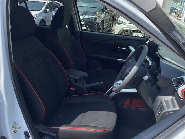 トヨタ ライズ G 福岡県 2023(令5)年 1.7万km シャイニングホワイトパール ワンオーナー/純正ナビ（Bluetooth・フルセグTV）/社外カメラ（バック）/USB入力端子/コーナーセンサー（前後）/エアバッグ（運転席・助手席・サイド）/MTモード付AT/純正フロアマット/布系シート/純正アルミホイール/アイドリングストップ/ABS/横滑り防止装置/衝突軽減システム/盗難防止装置/LEDオートライト/プッシュスタート/パワーウィンドウ/スペアキー/スマートキー/保証書/取扱説明書