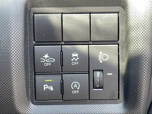 トヨタ ライズ G 福岡県 2023(令5)年 1.7万km シャイニングホワイトパール ワンオーナー/純正ナビ（Bluetooth・フルセグTV）/社外カメラ（バック）/USB入力端子/コーナーセンサー（前後）/エアバッグ（運転席・助手席・サイド）/MTモード付AT/純正フロアマット/布系シート/純正アルミホイール/アイドリングストップ/ABS/横滑り防止装置/衝突軽減システム/盗難防止装置/LEDオートライト/プッシュスタート/パワーウィンドウ/スペアキー/スマートキー/保証書/取扱説明書