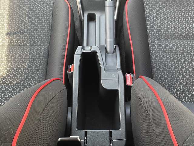 トヨタ ライズ G 福岡県 2023(令5)年 1.7万km シャイニングホワイトパール ワンオーナー/純正ナビ（Bluetooth・フルセグTV）/社外カメラ（バック）/USB入力端子/コーナーセンサー（前後）/エアバッグ（運転席・助手席・サイド）/MTモード付AT/純正フロアマット/布系シート/純正アルミホイール/アイドリングストップ/ABS/横滑り防止装置/衝突軽減システム/盗難防止装置/LEDオートライト/プッシュスタート/パワーウィンドウ/スペアキー/スマートキー/保証書/取扱説明書