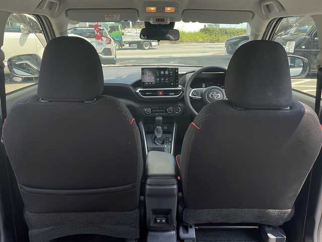 トヨタ ライズ G 福岡県 2023(令5)年 1.7万km シャイニングホワイトパール ワンオーナー/純正ナビ（Bluetooth・フルセグTV）/社外カメラ（バック）/USB入力端子/コーナーセンサー（前後）/エアバッグ（運転席・助手席・サイド）/MTモード付AT/純正フロアマット/布系シート/純正アルミホイール/アイドリングストップ/ABS/横滑り防止装置/衝突軽減システム/盗難防止装置/LEDオートライト/プッシュスタート/パワーウィンドウ/スペアキー/スマートキー/保証書/取扱説明書