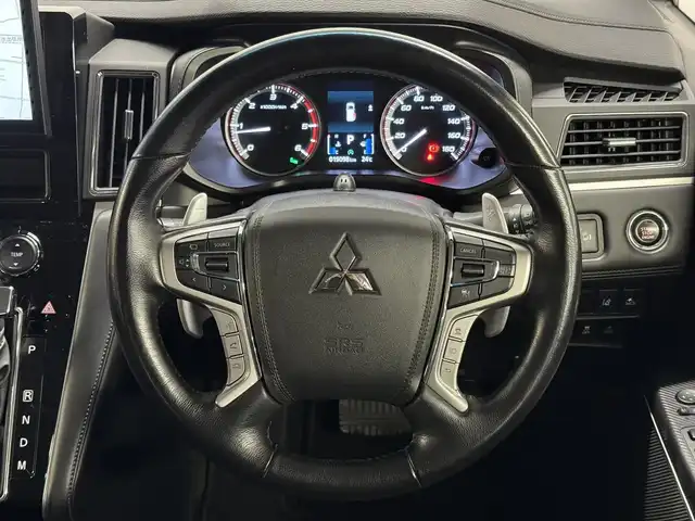 三菱 デリカＤ：５ P 三重県 2023(令5)年 1.9万km アメジストブラック 2.2L ディーゼルターボ/パートタイム4WD/MTモード付インパネ8AT/イクリプス 10インチフローティングナビ AVN-HS01F/（FM/AM/TV/CD/DVD/Bluetooth/SD/AUX/HDMI/AppleCarPlay）/マルチアラウンドモニター/両側オートスライドドア/ETC/e-Assist/・衝突被害軽減ブレーキシステム［FCM］/・車線逸脱警報システム［LDW］/・レーダークルーズコントロールシステム［ACC］/・オートマチックハイビーム［AHB］/・誤発進抑制機能（前進時）/・後側方車両検知警報システム（レーンチェンジアシスト機能付）［BSW/LCA］/・後退時交差車両検知警報システム［RCTA］/装備/・ハーフレザーシート/・シートヒーター（D/N）/・パワーシート（D6way）/・エレクトリックテールゲート（電動バックドア）/・左右独立オートエアコン/・AC100V電源コンセント（100W）/・オートライト/・LED ヘッドランプ＋フロントフォグランプ/・パドルシフト/・オートワイパー/・自動防眩ルームミラー/・純正18inAW/・プッシュスタート/・保/取/・スマートキーx2