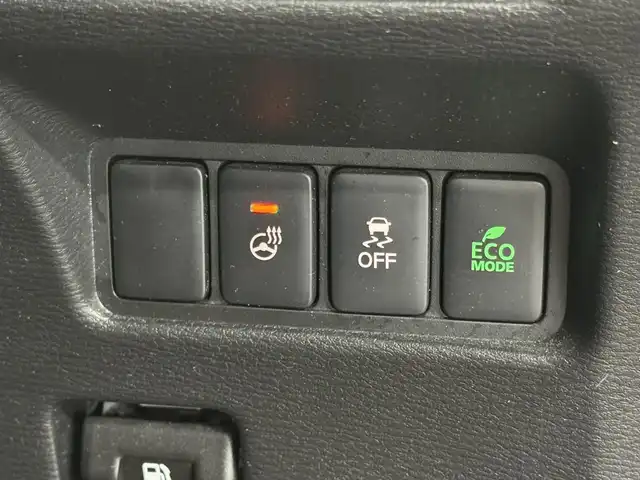 三菱 デリカＤ：５ P 三重県 2023(令5)年 1.9万km アメジストブラック 2.2L ディーゼルターボ/パートタイム4WD/MTモード付インパネ8AT/イクリプス 10インチフローティングナビ AVN-HS01F/（FM/AM/TV/CD/DVD/Bluetooth/SD/AUX/HDMI/AppleCarPlay）/マルチアラウンドモニター/両側オートスライドドア/ETC/e-Assist/・衝突被害軽減ブレーキシステム［FCM］/・車線逸脱警報システム［LDW］/・レーダークルーズコントロールシステム［ACC］/・オートマチックハイビーム［AHB］/・誤発進抑制機能（前進時）/・後側方車両検知警報システム（レーンチェンジアシスト機能付）［BSW/LCA］/・後退時交差車両検知警報システム［RCTA］/装備/・ハーフレザーシート/・シートヒーター（D/N）/・パワーシート（D6way）/・エレクトリックテールゲート（電動バックドア）/・左右独立オートエアコン/・AC100V電源コンセント（100W）/・オートライト/・LED ヘッドランプ＋フロントフォグランプ/・パドルシフト/・オートワイパー/・自動防眩ルームミラー/・純正18inAW/・プッシュスタート/・保/取/・スマートキーx2