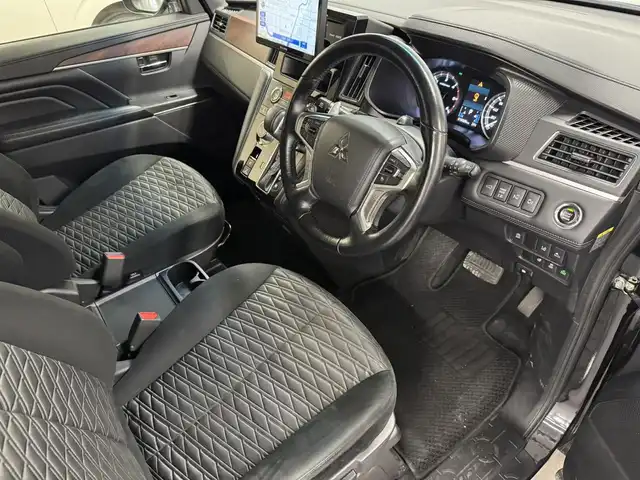 三菱 デリカＤ：５ P 三重県 2023(令5)年 1.9万km アメジストブラック 2.2L ディーゼルターボ/パートタイム4WD/MTモード付インパネ8AT/イクリプス 10インチフローティングナビ AVN-HS01F/（FM/AM/TV/CD/DVD/Bluetooth/SD/AUX/HDMI/AppleCarPlay）/マルチアラウンドモニター/両側オートスライドドア/ETC/e-Assist/・衝突被害軽減ブレーキシステム［FCM］/・車線逸脱警報システム［LDW］/・レーダークルーズコントロールシステム［ACC］/・オートマチックハイビーム［AHB］/・誤発進抑制機能（前進時）/・後側方車両検知警報システム（レーンチェンジアシスト機能付）［BSW/LCA］/・後退時交差車両検知警報システム［RCTA］/装備/・ハーフレザーシート/・シートヒーター（D/N）/・パワーシート（D6way）/・エレクトリックテールゲート（電動バックドア）/・左右独立オートエアコン/・AC100V電源コンセント（100W）/・オートライト/・LED ヘッドランプ＋フロントフォグランプ/・パドルシフト/・オートワイパー/・自動防眩ルームミラー/・純正18inAW/・プッシュスタート/・保/取/・スマートキーx2