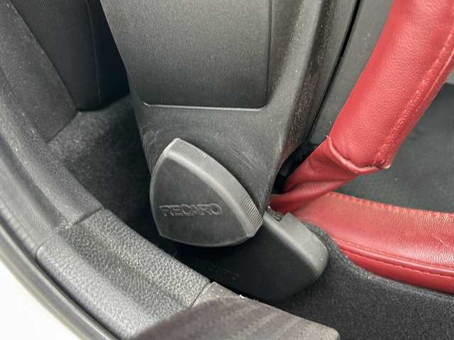 スバル ＢＲＺ tS 石川県 2015(平27)年 5.4万km クリスタルホワイトP STIフルエアロ/・STIレカロシート/・STIハンドル/・ハーフレザーシート/BBS製アルミホイール/社外メモリーナビゲーション/【CD・DVD・Bluetooth・フルセグTV・SD】/型番：KXM-H700/クルーズコントロール/バックカメラ/ETC/プッシュスタート/・スマートキー×２/HIDヘッドライト/・オートライト/横滑り防止/電動格納ミラー/純正フロアマット/保証書