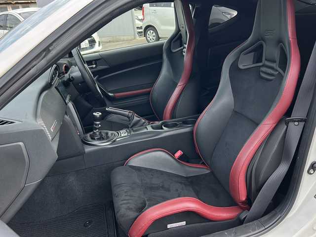 スバル ＢＲＺ tS 石川県 2015(平27)年 5.4万km クリスタルホワイトP STIフルエアロ/・STIレカロシート/・STIハンドル/・ハーフレザーシート/BBS製アルミホイール/社外メモリーナビゲーション/【CD・DVD・Bluetooth・フルセグTV・SD】/型番：KXM-H700/クルーズコントロール/バックカメラ/ETC/プッシュスタート/・スマートキー×２/HIDヘッドライト/・オートライト/横滑り防止/電動格納ミラー/純正フロアマット/保証書