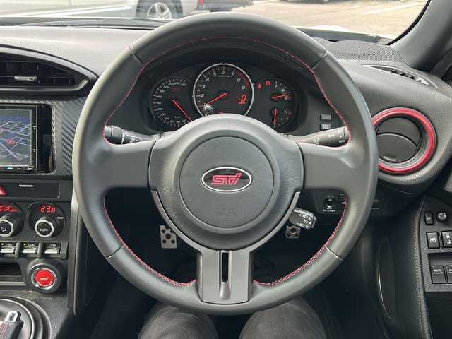 スバル ＢＲＺ tS 石川県 2015(平27)年 5.4万km クリスタルホワイトP STIフルエアロ/・STIレカロシート/・STIハンドル/・ハーフレザーシート/BBS製アルミホイール/社外メモリーナビゲーション/【CD・DVD・Bluetooth・フルセグTV・SD】/型番：KXM-H700/クルーズコントロール/バックカメラ/ETC/プッシュスタート/・スマートキー×２/HIDヘッドライト/・オートライト/横滑り防止/電動格納ミラー/純正フロアマット/保証書
