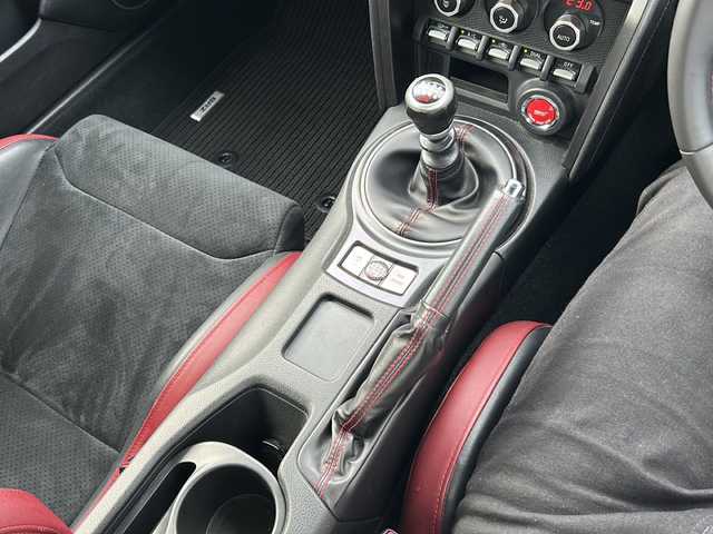 スバル ＢＲＺ tS 石川県 2015(平27)年 5.4万km クリスタルホワイトP STIフルエアロ/・STIレカロシート/・STIハンドル/・ハーフレザーシート/BBS製アルミホイール/社外メモリーナビゲーション/【CD・DVD・Bluetooth・フルセグTV・SD】/型番：KXM-H700/クルーズコントロール/バックカメラ/ETC/プッシュスタート/・スマートキー×２/HIDヘッドライト/・オートライト/横滑り防止/電動格納ミラー/純正フロアマット/保証書