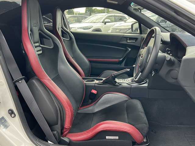 スバル ＢＲＺ tS 石川県 2015(平27)年 5.4万km クリスタルホワイトP STIフルエアロ/・STIレカロシート/・STIハンドル/・ハーフレザーシート/BBS製アルミホイール/社外メモリーナビゲーション/【CD・DVD・Bluetooth・フルセグTV・SD】/型番：KXM-H700/クルーズコントロール/バックカメラ/ETC/プッシュスタート/・スマートキー×２/HIDヘッドライト/・オートライト/横滑り防止/電動格納ミラー/純正フロアマット/保証書
