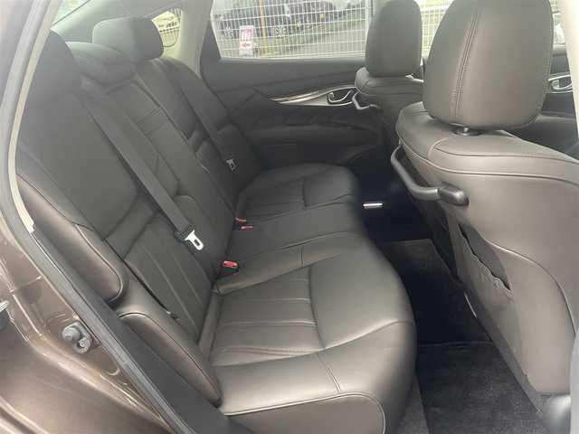 日産 フーガ 370VIP 群馬県 2015(平27)年 3.2万km 茶 純正HDDナビ、地デジ、Bluetooth、CD、DVD/アラウンドビューモニター/クルーズコントロール/エマージェンシーブレーキ/全席パワーシート、シートヒーター/前席エアシート/コーナーセンサー（前後）/革巻きステア/ウインカーミラー/スマートキー×２/ドアバイザー/保証書、取説