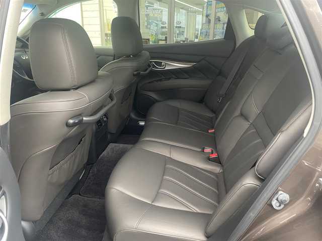 日産 フーガ 370VIP 群馬県 2015(平27)年 3.2万km 茶 純正HDDナビ、地デジ、Bluetooth、CD、DVD/アラウンドビューモニター/クルーズコントロール/エマージェンシーブレーキ/全席パワーシート、シートヒーター/前席エアシート/コーナーセンサー（前後）/革巻きステア/ウインカーミラー/スマートキー×２/ドアバイザー/保証書、取説