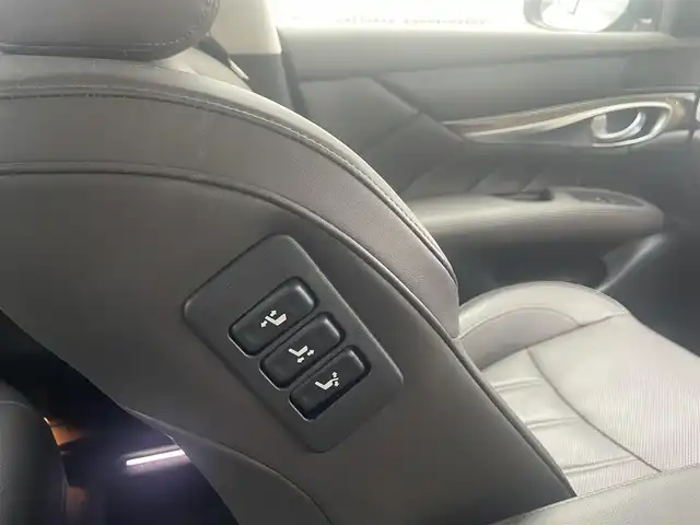 日産 フーガ 370VIP 群馬県 2015(平27)年 3.2万km 茶 純正HDDナビ、地デジ、Bluetooth、CD、DVD/アラウンドビューモニター/クルーズコントロール/エマージェンシーブレーキ/全席パワーシート、シートヒーター/前席エアシート/コーナーセンサー（前後）/革巻きステア/ウインカーミラー/スマートキー×２/ドアバイザー/保証書、取説