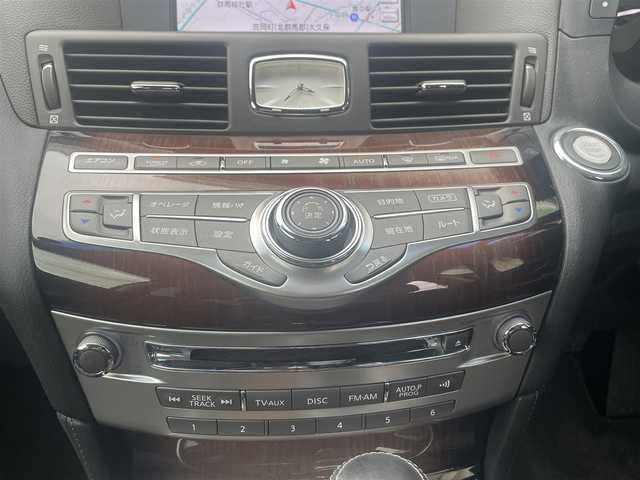 日産 フーガ 370VIP 群馬県 2015(平27)年 3.2万km 茶 純正HDDナビ、地デジ、Bluetooth、CD、DVD/アラウンドビューモニター/クルーズコントロール/エマージェンシーブレーキ/全席パワーシート、シートヒーター/前席エアシート/コーナーセンサー（前後）/革巻きステア/ウインカーミラー/スマートキー×２/ドアバイザー/保証書、取説