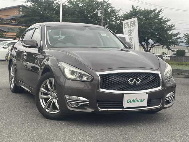 日産 フーガ 370VIP 群馬県 2015(平27)年 3.2万km 茶 純正HDDナビ、地デジ、Bluetooth、CD、DVD/アラウンドビューモニター/クルーズコントロール/エマージェンシーブレーキ/全席パワーシート、シートヒーター/前席エアシート/コーナーセンサー（前後）/革巻きステア/ウインカーミラー/スマートキー×２/ドアバイザー/保証書、取説