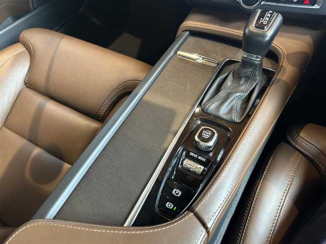 ボルボ Ｖ９０ クロスカントリー D4 AWD プロ 宮城県 2020(令2)年 5.3万km グレー 純正HDDナビ/全周囲カメラ/AppleCarPlay/AndroidAuto/茶革シート/シートヒーター/エアシート/パワーシート/アイドリングストップ/ACC/LKA/BLIS/コーナーセンサー/衝突軽減システム/電動パーキング/オートホールド/Bowers&Wilkinsサウンドシステム/パワーバックドア/サンルーフ/LEDヘッドライト/フロントフォグ/前後ドラレコ/スペアキー×１