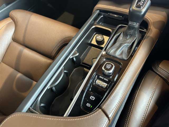 ボルボ Ｖ９０ クロスカントリー D4 AWD プロ 宮城県 2020(令2)年 5.3万km グレー 純正HDDナビ/全周囲カメラ/AppleCarPlay/AndroidAuto/茶革シート/シートヒーター/エアシート/パワーシート/アイドリングストップ/ACC/LKA/BLIS/コーナーセンサー/衝突軽減システム/電動パーキング/オートホールド/Bowers&Wilkinsサウンドシステム/パワーバックドア/サンルーフ/LEDヘッドライト/フロントフォグ/前後ドラレコ/スペアキー×１