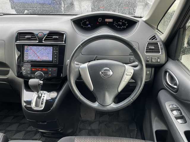 日産 セレナ ハイウェイS S HV Aセーフ 山梨県 2015(平27)年 8.3万km ダイヤモンドブラック じしゃロン甲府店　お客様成約済み車両です。他店落札不可となります。/〇アドバンスドセーフティパッケージ/・アラウンドビューモニター/・エマージェンシーブレーキ/・踏み間違い衝突防止アシスト/・車線逸脱警報/・ふらつき警報/〇社外ナビ(DTV/DVD・CD/SDUSB/BT)/〇社外フリップダウンモニター/〇左後パワースライドドア/〇ETC/〇スマートキー