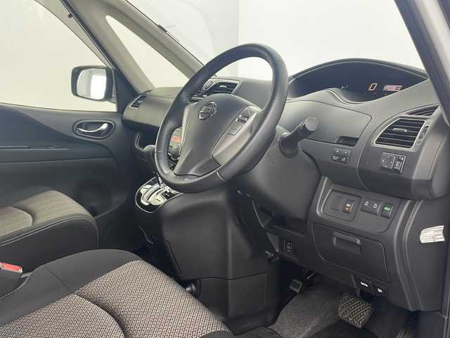 日産 セレナ HWS S HV Vセレ +Sefty 栃木県 2015(平27)年 5.1万km ブリリアントホワイトパール ワンオーナー /純正SDナビ/（CD/DVD/BT/フルセグ/AM/FM）/フリップダウンモニター/衝突軽減ブレーキ/クルーズコントロール/バックカメラ/横滑り防止装置/両側パワースライドドア/ビルトインETC/ステアリングスイッチ/純正アルミホイール/プッシュスタート/スマートキー/スペアキー/保証書/取扱説明書