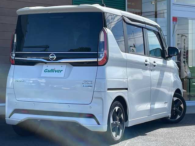 日産 ルークス HWS X アーバンクロム 静岡県 2022(令4)年 3.1万km ホワイトパール バックカメラ/アラウンドビューモニター/両側パワースライドドア/衝突被害軽減システム/レーンキープアシスト/コーナーセンサー/純正14インチアルミホイール/オートLEDライト/オートマチックハイビーム/横滑り防止装置/盗難防止装置/アイドリングストップ/純正フロアマット/ダブル＋サイドエアバック/プッシュスタート/スマートキー/スペアキー/ベンチシート/保証書