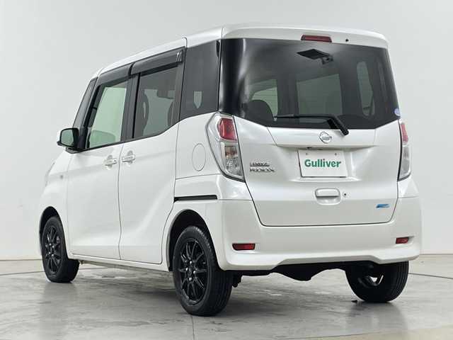 日産 デイズ ルークス X 石川県 2014(平26)年 8.4万km ホワイトパール ・４WD/・社外メモリナビ（MDV-S709W）/・CD/DVD/SD/BT/フルセグ/・全周囲カメラ/・アイドリングストップ/・片側パワースライドドア/・スマートキー/・純正フロアマット/・ドアバイザー/・盗難防止装置