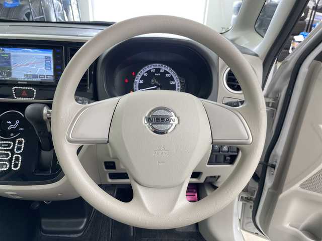 日産 デイズ ルークス X 石川県 2014(平26)年 8.4万km ホワイトパール ・４WD/・社外メモリナビ（MDV-S709W）/・CD/DVD/SD/BT/フルセグ/・全周囲カメラ/・アイドリングストップ/・片側パワースライドドア/・スマートキー/・純正フロアマット/・ドアバイザー/・盗難防止装置