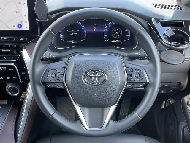 トヨタ ハリアー Z 道央・札幌 2023(令5)年 3.9万km プラチナホワイトパールマイカ ４WD/ワンオーナー/寒冷地仕様/JBLプレミアムサウンドシステム/純正メーカーナビ/AM/FM/BT/フルセグ/トヨタセーフティセンス/プリクラッシュセーフティ/横滑り防止装置/レーダークルーズコントロール/レーンキープアシスト/クリアランスソナー/ブラインドスポットモニター/リアクロストラフィックアラート/パーキングサポートブレーキ/ロードサインアシスト/パノラミックビューモニター/ビルトインETC2.0/ドライブレコーダー付デジタルインナーミラー/DRIVEMODE切替/ワイパーデアイサー/パワーバックドア/前席パワーシート/ハーフレザーシート/革巻きステアリング/ステアリングリモコン/AC100V/電動パーキング/ブレーキホールド/置くだけ充電/MTモード付AT/プッシュスタート/スマートキー/LEDヘッドライト/オートライト/オートハイビーム/フォグランプ/電動格納ミラー/ヒーテッドドアミラー/ウィンカーミラー/純正フロアマット/ドアバイザー/スペアキー