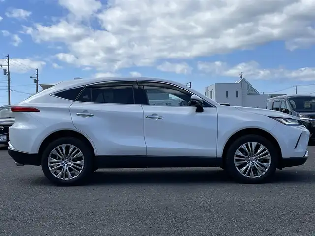 トヨタ ハリアー Z 道央・札幌 2023(令5)年 3.9万km プラチナホワイトパールマイカ ４WD/ワンオーナー/寒冷地仕様/JBLプレミアムサウンドシステム/純正メーカーナビ/AM/FM/BT/フルセグ/トヨタセーフティセンス/プリクラッシュセーフティ/横滑り防止装置/レーダークルーズコントロール/レーンキープアシスト/クリアランスソナー/ブラインドスポットモニター/リアクロストラフィックアラート/パーキングサポートブレーキ/ロードサインアシスト/パノラミックビューモニター/ビルトインETC2.0/ドライブレコーダー付デジタルインナーミラー/DRIVEMODE切替/ワイパーデアイサー/パワーバックドア/前席パワーシート/ハーフレザーシート/革巻きステアリング/ステアリングリモコン/AC100V/電動パーキング/ブレーキホールド/置くだけ充電/MTモード付AT/プッシュスタート/スマートキー/LEDヘッドライト/オートライト/オートハイビーム/フォグランプ/電動格納ミラー/ヒーテッドドアミラー/ウィンカーミラー/純正フロアマット/ドアバイザー/スペアキー