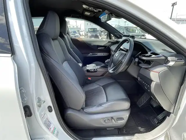 トヨタ ハリアー Z 道央・札幌 2023(令5)年 3.9万km プラチナホワイトパールマイカ ４WD/ワンオーナー/寒冷地仕様/JBLプレミアムサウンドシステム/純正メーカーナビ/AM/FM/BT/フルセグ/トヨタセーフティセンス/プリクラッシュセーフティ/横滑り防止装置/レーダークルーズコントロール/レーンキープアシスト/クリアランスソナー/ブラインドスポットモニター/リアクロストラフィックアラート/パーキングサポートブレーキ/ロードサインアシスト/パノラミックビューモニター/ビルトインETC2.0/ドライブレコーダー付デジタルインナーミラー/DRIVEMODE切替/ワイパーデアイサー/パワーバックドア/前席パワーシート/ハーフレザーシート/革巻きステアリング/ステアリングリモコン/AC100V/電動パーキング/ブレーキホールド/置くだけ充電/MTモード付AT/プッシュスタート/スマートキー/LEDヘッドライト/オートライト/オートハイビーム/フォグランプ/電動格納ミラー/ヒーテッドドアミラー/ウィンカーミラー/純正フロアマット/ドアバイザー/スペアキー