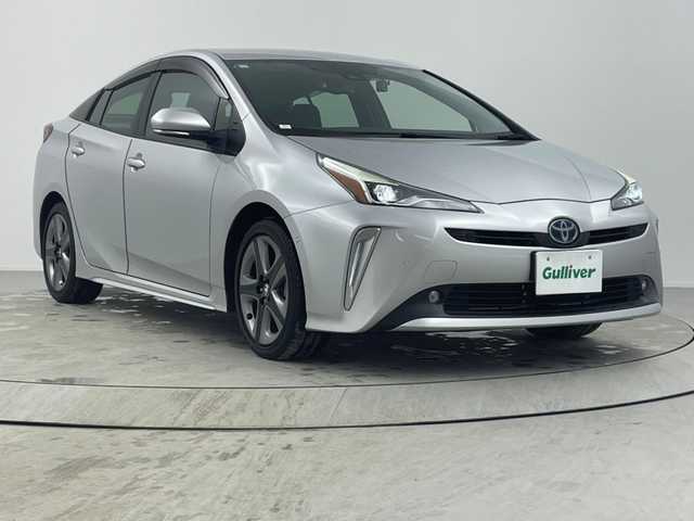 トヨタ プリウス A プレミアム　ツーリングセレ 熊本県 2021(令3)年 2.9万km シルバーM トヨタセーフティセンス/・衝突軽減ブレーキ/レーンキープアシスト/・レーダークルーズコントロール/オートハイビーム/・クリアランスソナー/ブラインドスポットモニター/・ヘッドアップディスプレイ/純正ナビ(NSZT-W68T)/・フルセグ/BT/DVD/CD/バックカメラ/ステアリングスイッチ/ETC/レザーシート/パワーシート(D席)/シートヒーター(D/N席)/エアシート(D/N席)/LEDヘッドライト/オートライト/フォグライト/純正フロアマット/純正17インチAW/スマートキー/プッシュスタート