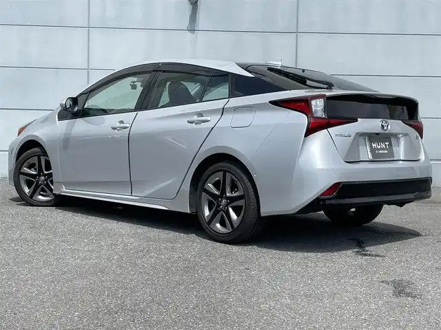 トヨタ プリウス A プレミアム　ツーリングセレ 千葉県 2021(令3)年 2.9万km シルバーM トヨタセーフティセンス/・衝突軽減ブレーキ/レーンキープアシスト/・レーダークルーズコントロール/オートハイビーム/・クリアランスソナー/ブラインドスポットモニター/・ヘッドアップディスプレイ/純正ナビ(NSZT-W68T)/・フルセグ/BT/DVD/CD/バックカメラ/ステアリングスイッチ/ETC/レザーシート/パワーシート(D席)/シートヒーター(D/N席)/エアシート(D/N席)/LEDヘッドライト/オートライト/フォグライト/純正フロアマット/純正17インチAW/スマートキー/プッシュスタート