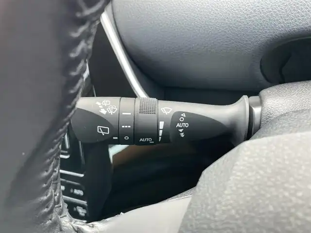 トヨタ プリウス A プレミアム　ツーリングセレ 千葉県 2021(令3)年 2.9万km シルバーM トヨタセーフティセンス/・衝突軽減ブレーキ/レーンキープアシスト/・レーダークルーズコントロール/オートハイビーム/・クリアランスソナー/ブラインドスポットモニター/・ヘッドアップディスプレイ/純正ナビ(NSZT-W68T)/・フルセグ/BT/DVD/CD/バックカメラ/ステアリングスイッチ/ETC/レザーシート/パワーシート(D席)/シートヒーター(D/N席)/エアシート(D/N席)/LEDヘッドライト/オートライト/フォグライト/純正フロアマット/純正17インチAW/スマートキー/プッシュスタート