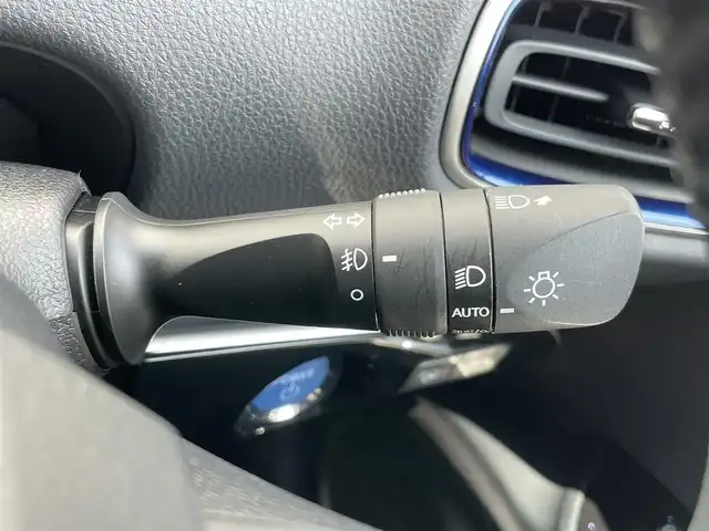 トヨタ プリウス A プレミアム　ツーリングセレ 千葉県 2021(令3)年 2.9万km シルバーM トヨタセーフティセンス/・衝突軽減ブレーキ/レーンキープアシスト/・レーダークルーズコントロール/オートハイビーム/・クリアランスソナー/ブラインドスポットモニター/・ヘッドアップディスプレイ/純正ナビ(NSZT-W68T)/・フルセグ/BT/DVD/CD/バックカメラ/ステアリングスイッチ/ETC/レザーシート/パワーシート(D席)/シートヒーター(D/N席)/エアシート(D/N席)/LEDヘッドライト/オートライト/フォグライト/純正フロアマット/純正17インチAW/スマートキー/プッシュスタート