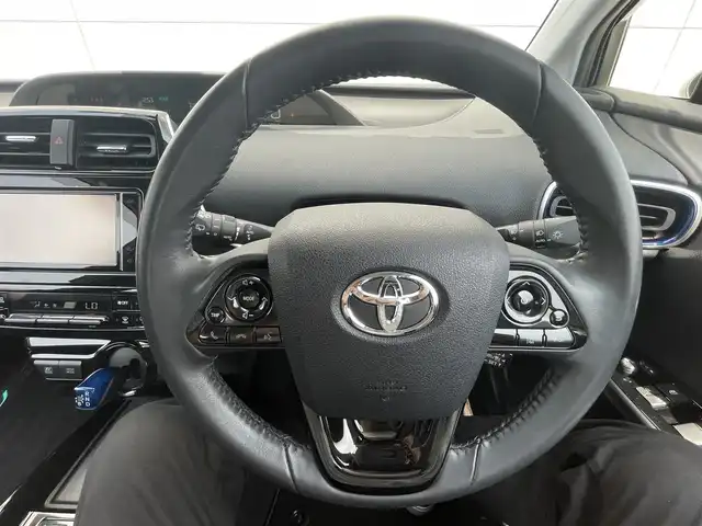 トヨタ プリウス A プレミアム　ツーリングセレ 千葉県 2021(令3)年 2.9万km シルバーM トヨタセーフティセンス/・衝突軽減ブレーキ/レーンキープアシスト/・レーダークルーズコントロール/オートハイビーム/・クリアランスソナー/ブラインドスポットモニター/・ヘッドアップディスプレイ/純正ナビ(NSZT-W68T)/・フルセグ/BT/DVD/CD/バックカメラ/ステアリングスイッチ/ETC/レザーシート/パワーシート(D席)/シートヒーター(D/N席)/エアシート(D/N席)/LEDヘッドライト/オートライト/フォグライト/純正フロアマット/純正17インチAW/スマートキー/プッシュスタート