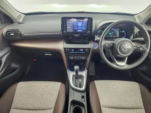 トヨタ ヤリスクロス ハイブリッド Z 愛知県 2022(令4)年 1.2万km ホワイトパールクリスタルシャイン ディスプレイオーディオ　/全方位カメラ　/追従クルコン　/シートヒーター　/パワーシート　/ハーフレザー　/前後ドラレコ　/BSM　/ＥＴＣ　/アルミホイール　/LEDライト　/オートハイビーム　/保証書　/取説　/記録簿