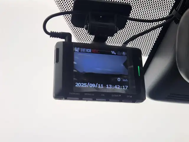 トヨタ ヤリスクロス ハイブリッド Z 愛知県 2022(令4)年 1.2万km ホワイトパールクリスタルシャイン ディスプレイオーディオ　/全方位カメラ　/追従クルコン　/シートヒーター　/パワーシート　/ハーフレザー　/前後ドラレコ　/BSM　/ＥＴＣ　/アルミホイール　/LEDライト　/オートハイビーム　/保証書　/取説　/記録簿