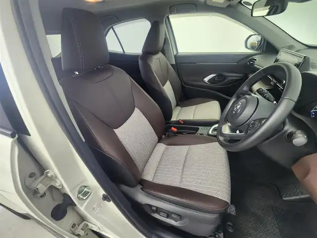 トヨタ ヤリスクロス ハイブリッド Z 愛知県 2022(令4)年 1.2万km ホワイトパールクリスタルシャイン ディスプレイオーディオ　/全方位カメラ　/追従クルコン　/シートヒーター　/パワーシート　/ハーフレザー　/前後ドラレコ　/BSM　/ＥＴＣ　/アルミホイール　/LEDライト　/オートハイビーム　/保証書　/取説　/記録簿