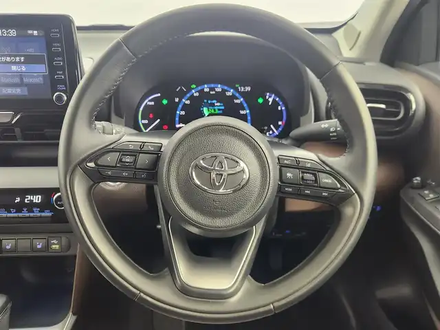 トヨタ ヤリスクロス ハイブリッド Z 愛知県 2022(令4)年 1.2万km ホワイトパールクリスタルシャイン ディスプレイオーディオ　/全方位カメラ　/追従クルコン　/シートヒーター　/パワーシート　/ハーフレザー　/前後ドラレコ　/BSM　/ＥＴＣ　/アルミホイール　/LEDライト　/オートハイビーム　/保証書　/取説　/記録簿